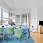 2 Bedroom Stunning In Apartment