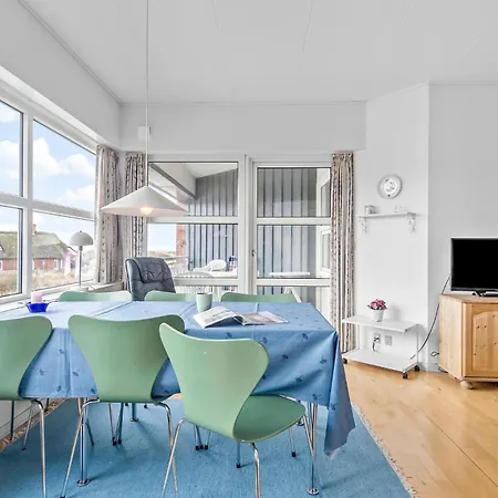 2 Bedroom Stunning In Apartamento